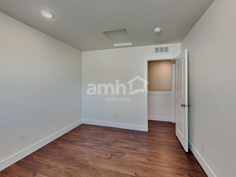 Building Photo - 9357 W Clancey Ct