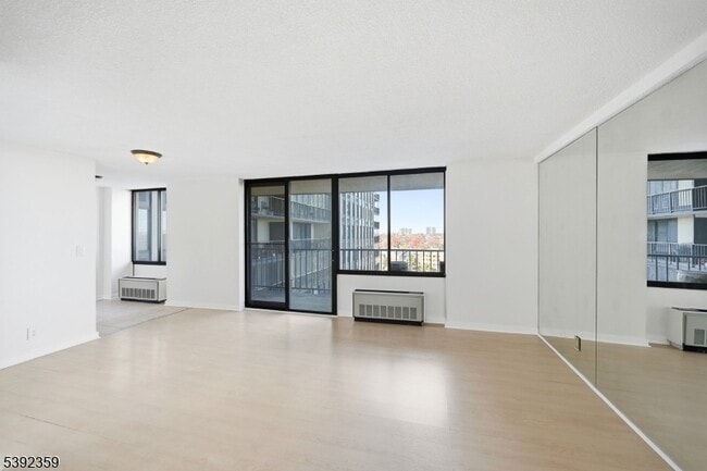 Building Photo - 300 Winston Dr