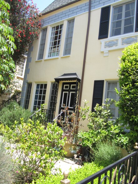 Building Photo - 1016 Masselin Ave