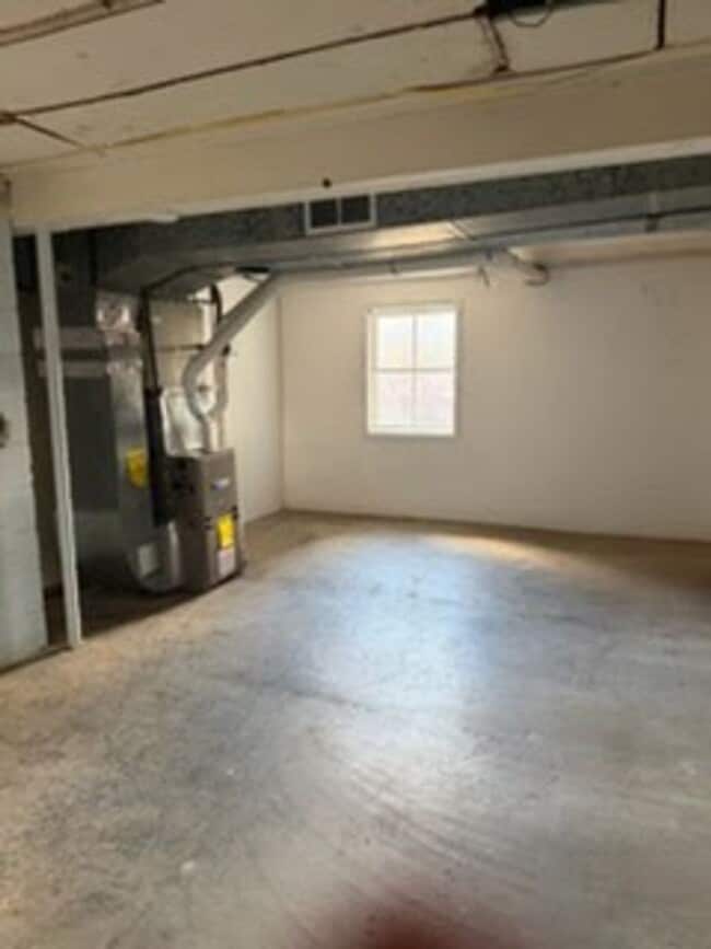 Building Photo - Remodeled 3-Bedroom, 2-Bathroom Home on – ...