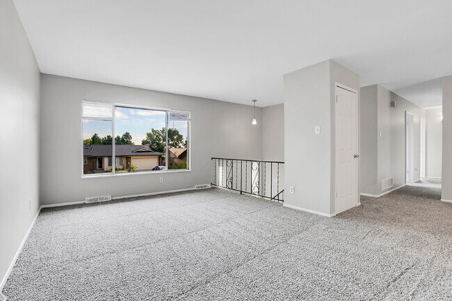 Building Photo - $2,600.00, 3-bed, 2.5-bath, located in Lak...