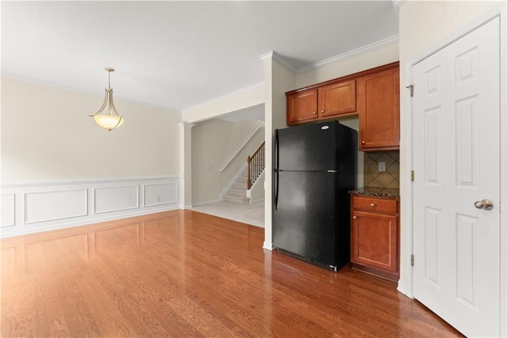 Building Photo - 5165 Sherwood Way