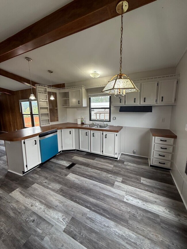 Building Photo - Welcome Home!! 2/2 Newly Renovated Mobile ...