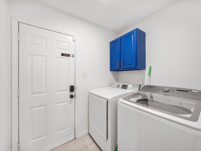 Building Photo - 8007 Beluche Dr