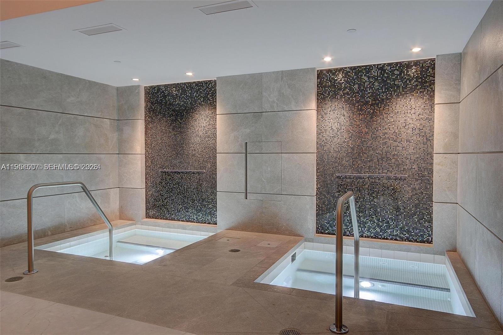 Building Photo - 1010 Brickell Ave