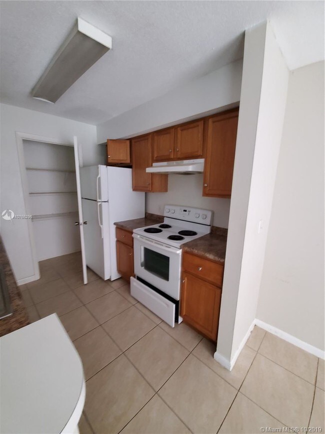 Building Photo - 815 W Boynton Beach Blvd