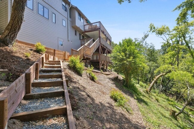 Building Photo - Newly Renovated Ross Four Bedroom & Three Bathroom Home on 1/2 acre with AC and Views