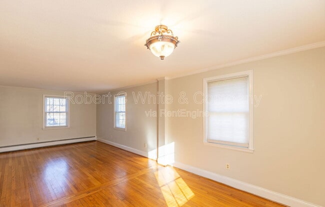 Building Photo - 33 Mills Ln