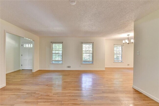 Building Photo - 2628 Whitehurst Dr