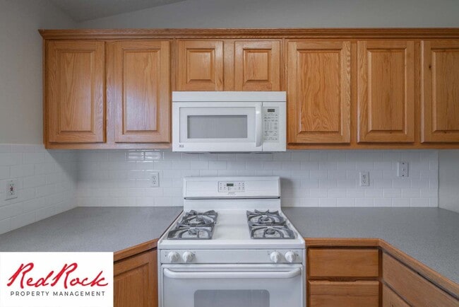 Building Photo - Spacious 3-Bed, 2-Bath Ivins Townhome – Do...