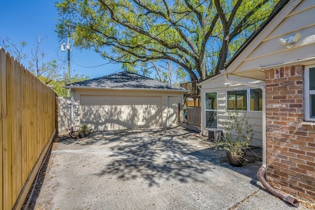 Building Photo - 12458 Woodthorpe Ln