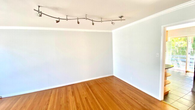 Building Photo - 724 Grand View Ave