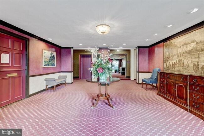 Building Photo - 1300 S Arlington Ridge Rd