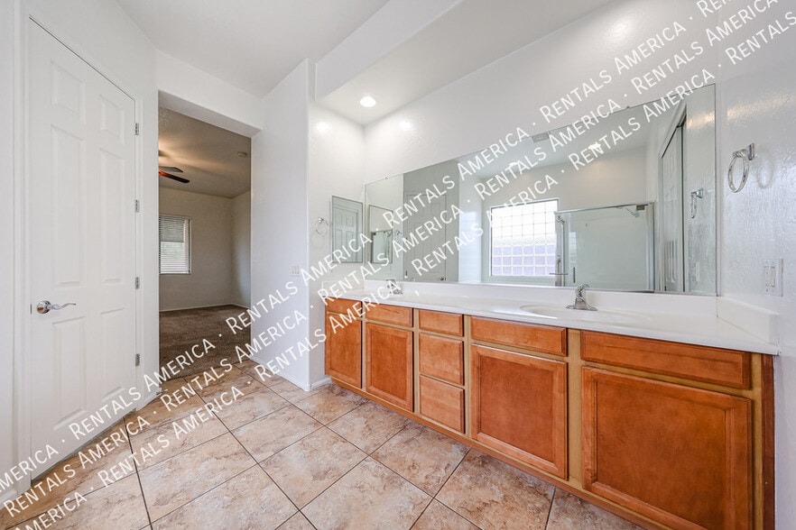 Building Photo - 6274 S View Ln