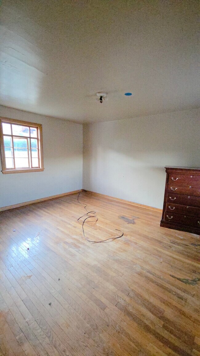 Building Photo - 325 Glenn St