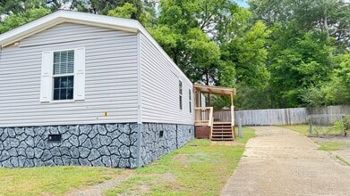 Building Photo - 2 Bedroom 2 Bath