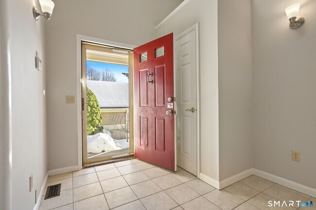 Building Photo - 51 Brittania Dr