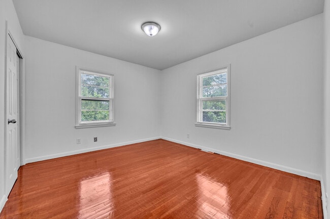 Building Photo - 204 3rd Ave