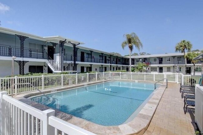 Building Photo - 6266 1st Ave S