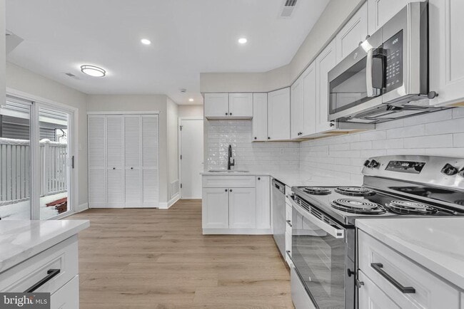 Building Photo - 1228 Chanticleer