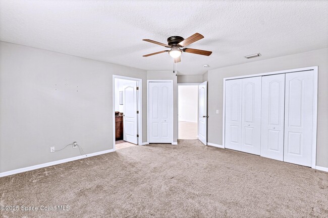 Building Photo - 960 Villa Dr