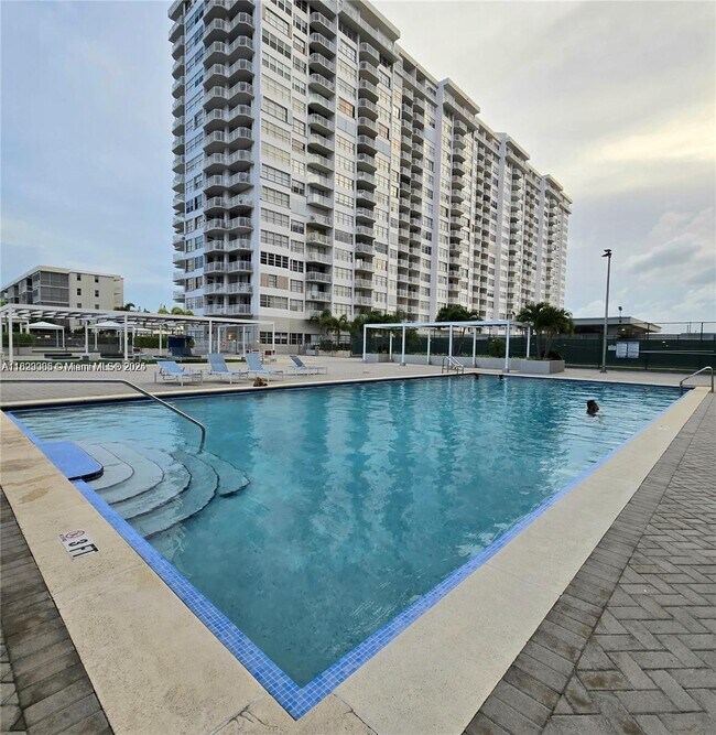 Building Photo - 18071 Biscayne Blvd