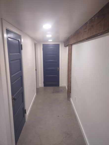 Building Photo - 1627 N Farragut St