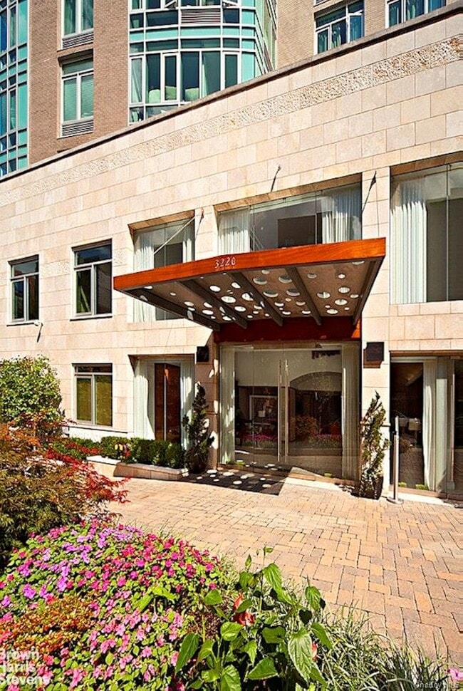 Building Photo - 3220 Arlington Ave