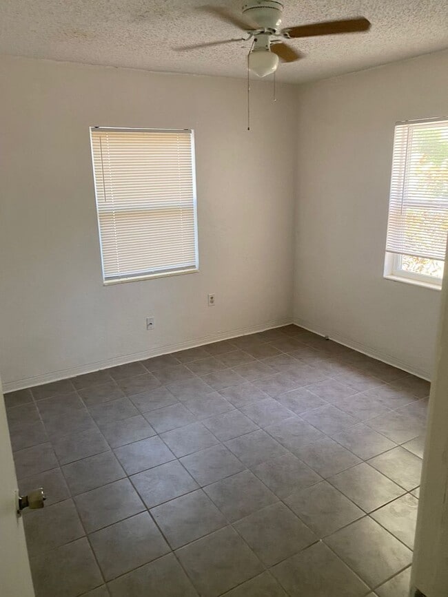 Building Photo - 830 65th Ave S