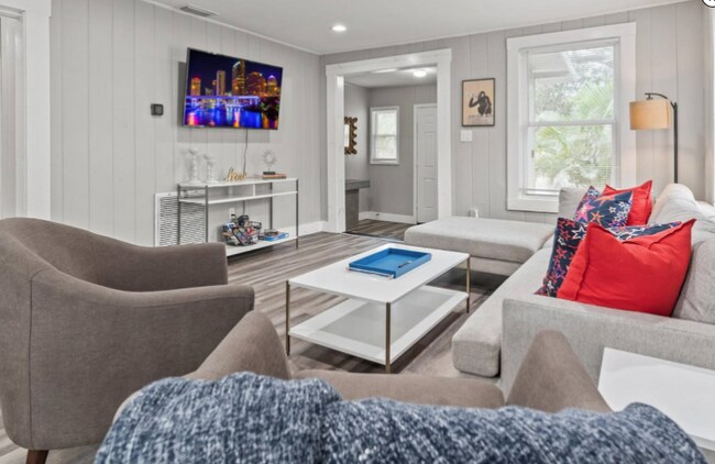 Building Photo - 1909 E Wilder Ave