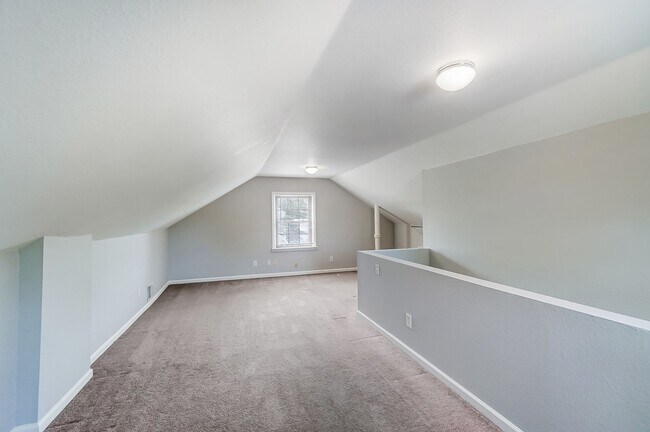 Building Photo - 347 Darrow Ave