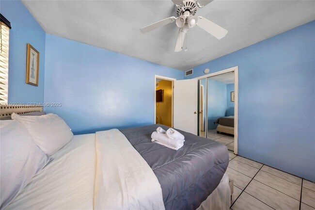 Building Photo - 526 S 28th Ave