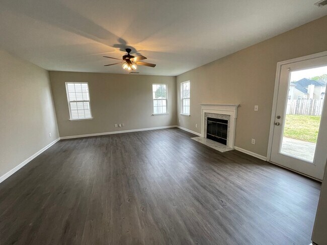Building Photo - 3635 Pauline Ln