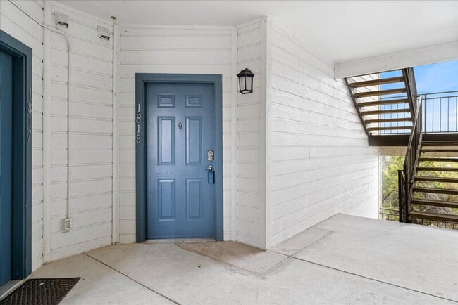 Building Photo - 6000 Shepherd Mountain Cove