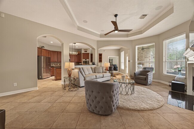 Building Photo - 171 E Lansdowne Cir