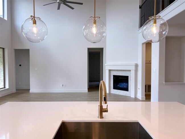 Building Photo - 5406 Holly Holw Ln