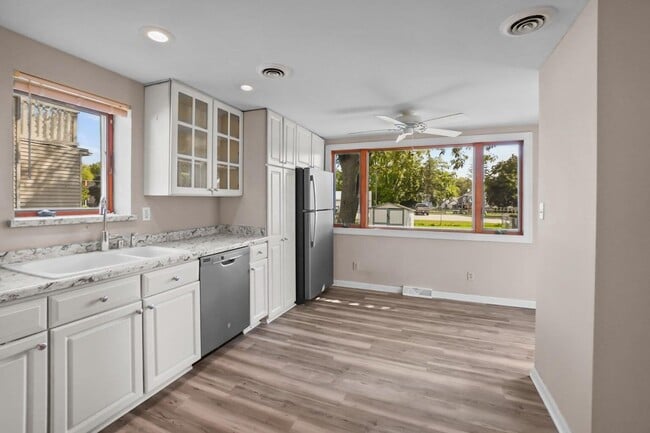 Building Photo - 217 S Cross St