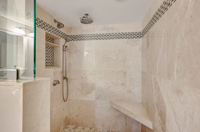 Building Photo - SUNTIDE BEACH CONDO FOR RENT