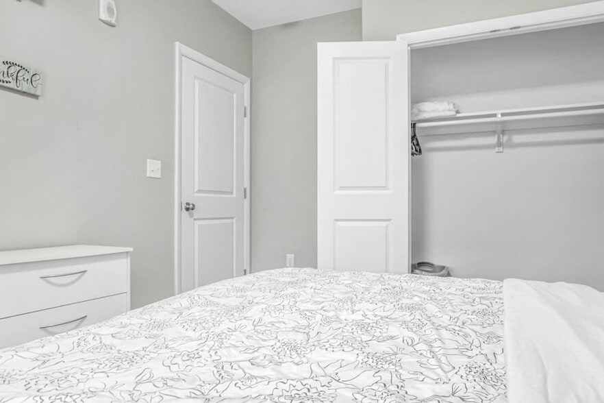 Building Photo - 140 Pearl St