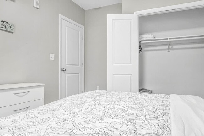 Building Photo - 140 Pearl St