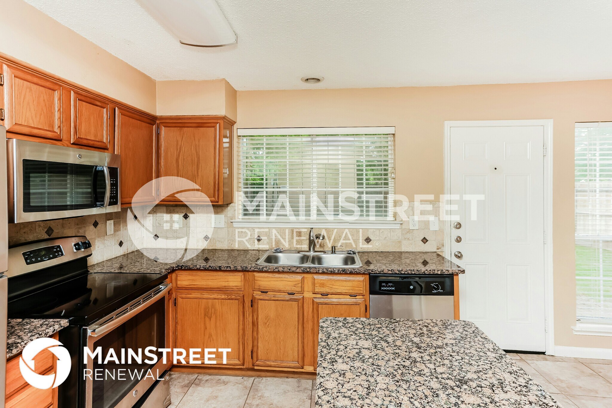 Building Photo - 2425 Bennington Dr