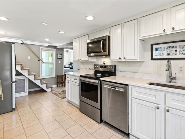 Building Photo - Wonderful Black Mountain Location-Long Term Rental