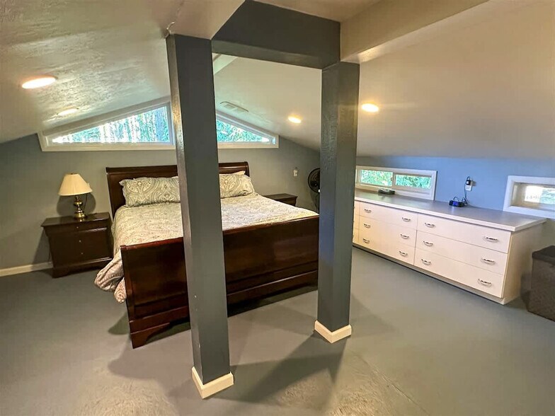 Building Photo - 218 Ironwood Dr