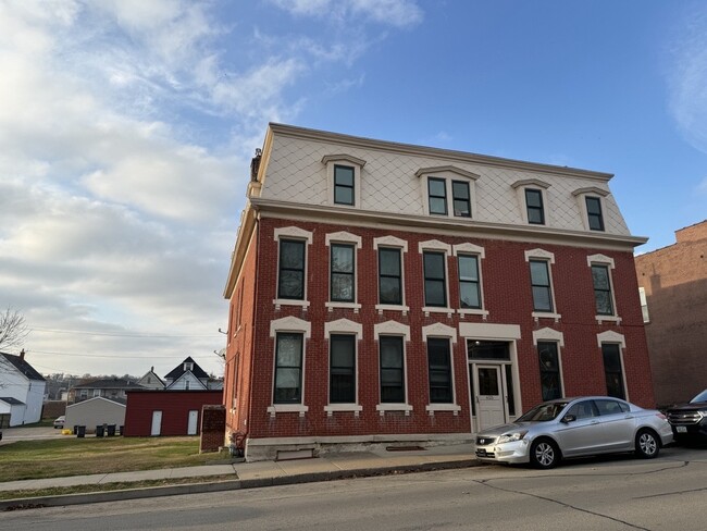 Building Photo - 625 Rhomberg Ave