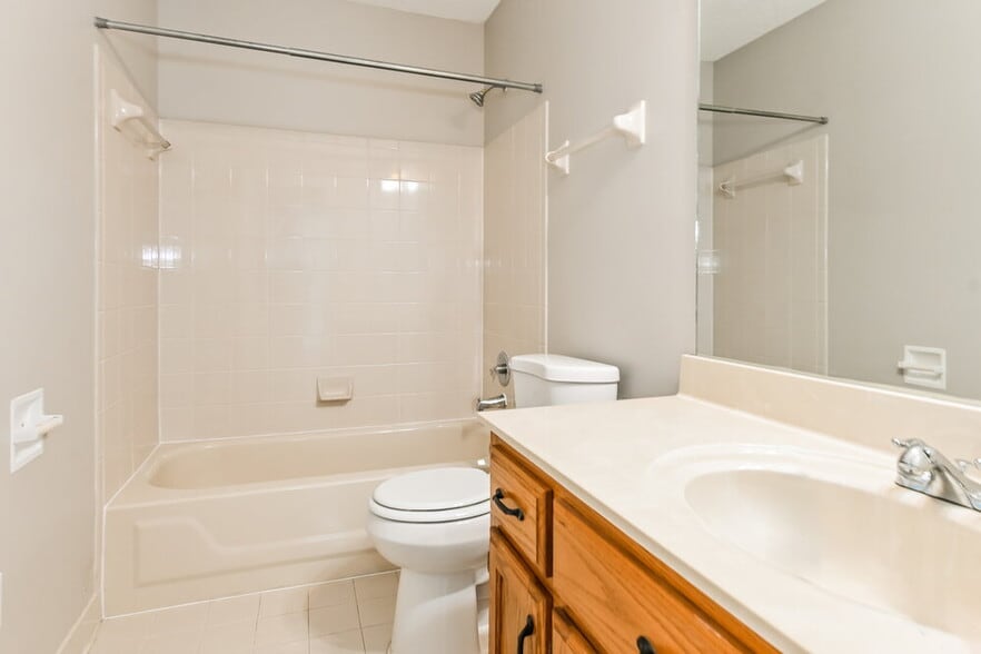 Building Photo - 9922 Lacee Ln