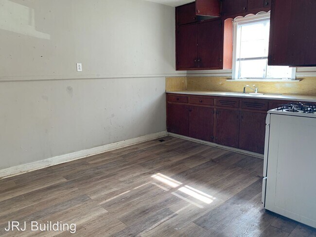 Building Photo - 2 br, 1 bath House - 707 W. 16th Street