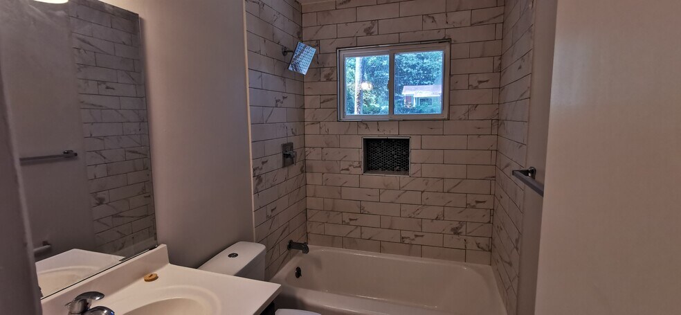 Building Photo - 514 Porter St
