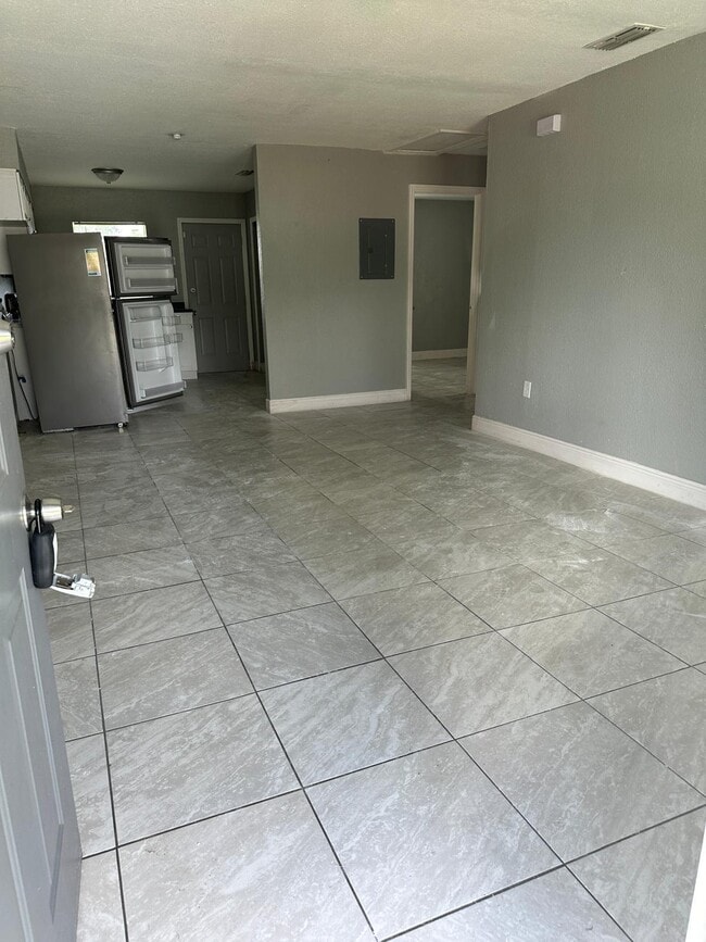 Building Photo - Martin Street Triplex