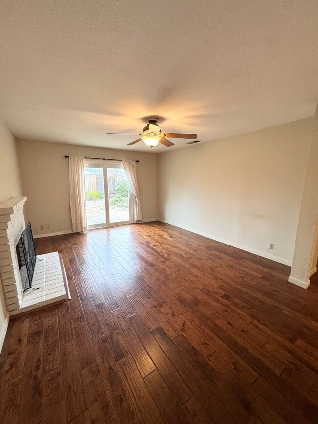 Building Photo - THREE BEDROOM TWO BATH HOME NEAR MANLOVE PARK SEE VIDEO