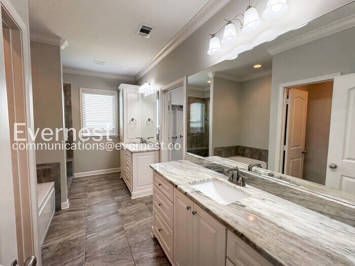 Building Photo - 120 Melville Dr